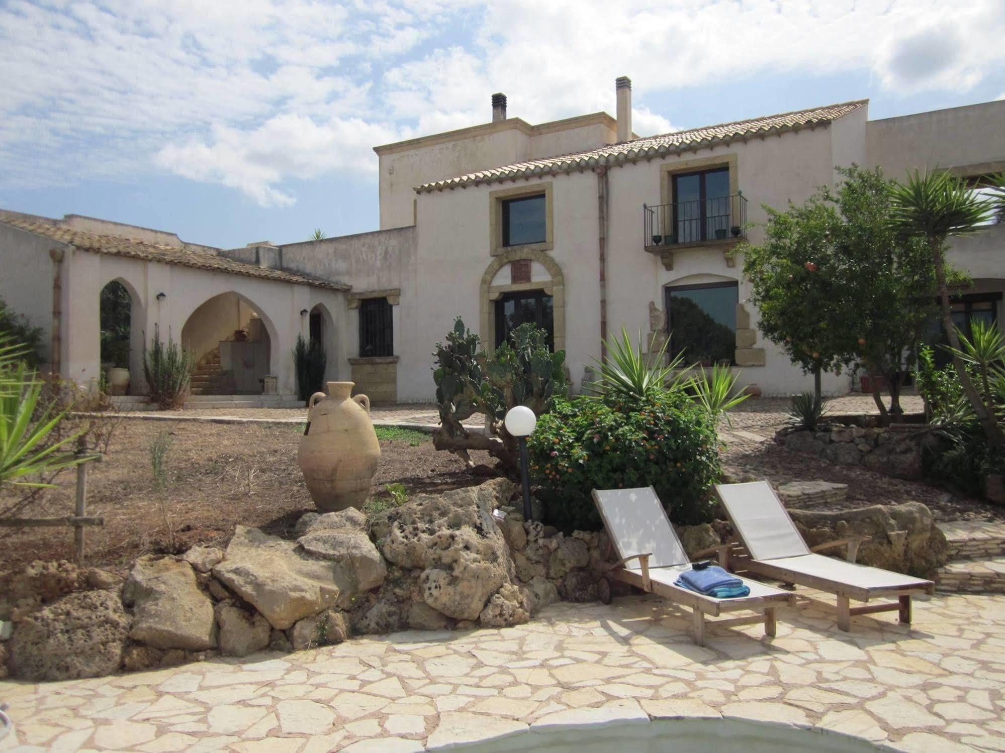 Casale Alma Bed & Breakfast Marsala Exterior photo
