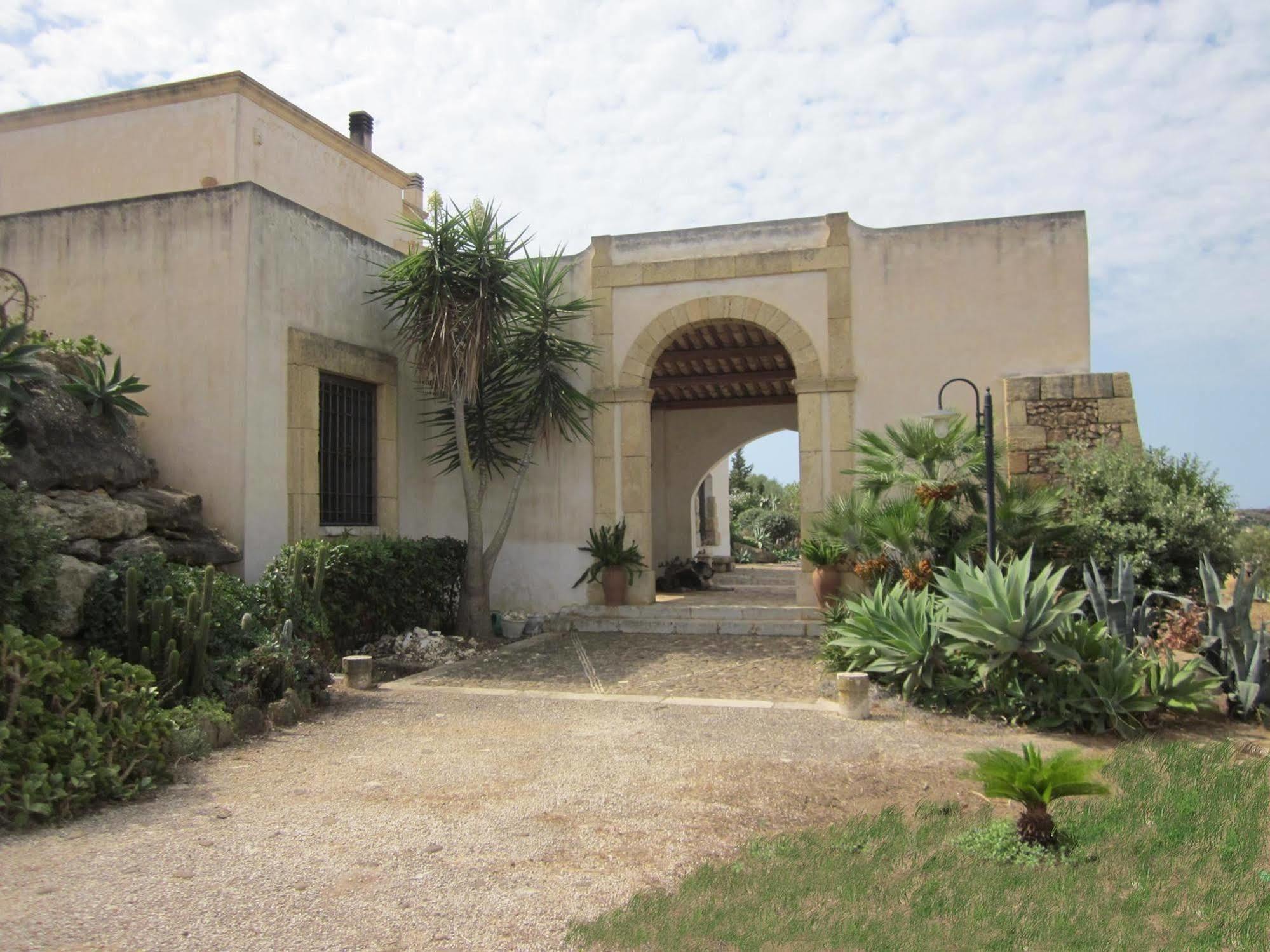 Casale Alma Bed & Breakfast Marsala Exterior photo